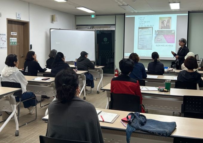 ‘마음을 들여다보는 글쓰기’ 프로그램