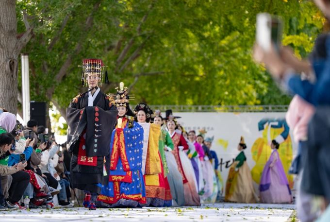 장애 예술과 한국의 美 한복의 만남 ‘장애 예술 한복 패션쇼’