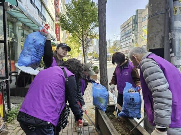 수원시 권선구 서둔동 주민자치회 , ‘ 다 함께 만들어요! 깨끗한 우리 동네’ 환경정화 활동 펼쳐