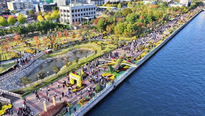 제25회 마산가고파국화축제 개막