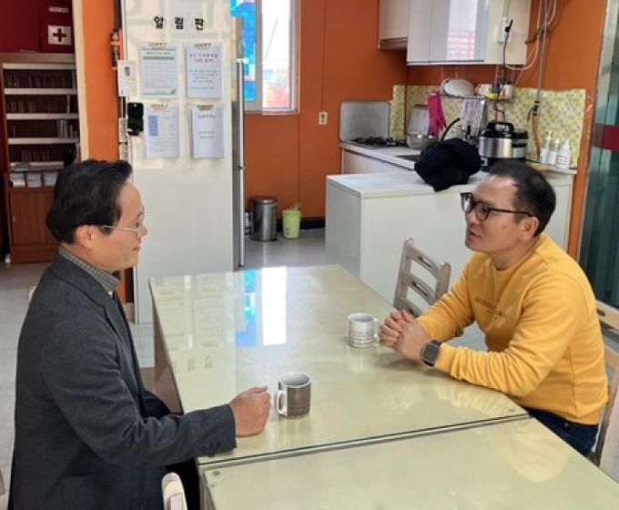 파주시 금촌2동, 지역아동센터·경로당에 94상자 전달… 아동 급식·노인 돌봄에 큰 보탬