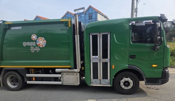 청소차량 수직형 배기관 설치 완료