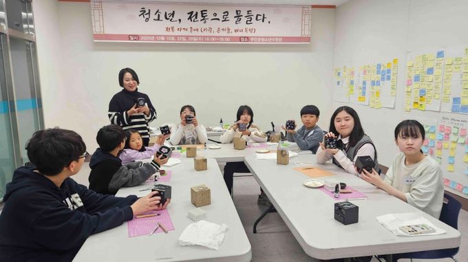 10월간 40여 명의 청소년과 함께한 ‘청소년, 전통으로 물들다’ 프로그램