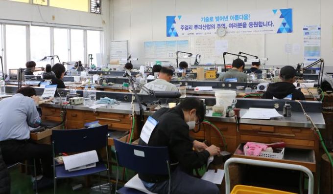 익산시_주얼리 뿌리기능경기대전_수상자 발표(기능경기대전 대회모습).