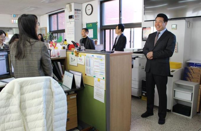 태안교육지원청, 농업인의 날 맞아 가래떡데이 행사로 직원 소통과 화합 다져