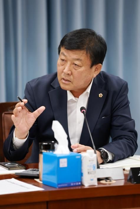 신승철 전라남도의원, “전남 바다 연 4.5만 톤 쓰레기 폭탄, ‘운반용 깡통’ 정화선 언제까지 눈 감을 텐가?”.