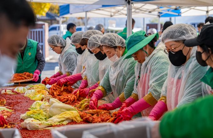 김천시새마을회, 2025년 새마을 사랑의 김장 담그기