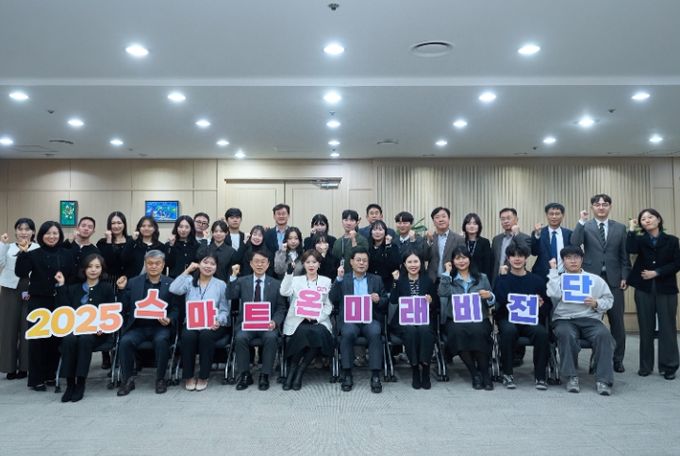 천안시는 지난 12일 시청 중회의실에서 ‘스마트온 미래비전단’ 정책연구과제 발표회를 개최했다.