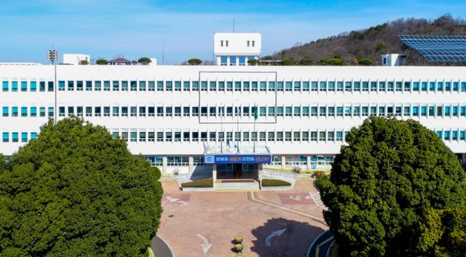 1. 창녕군청 전경