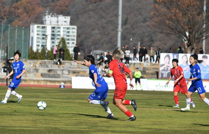 화천 KSPO가 지난 15일 화천에서 열린 2025 WK리그 챔피언 결정전 2차전에서 승리하며, 창단 11년 만에 처음으로 챔피언의 자리에 올랐다