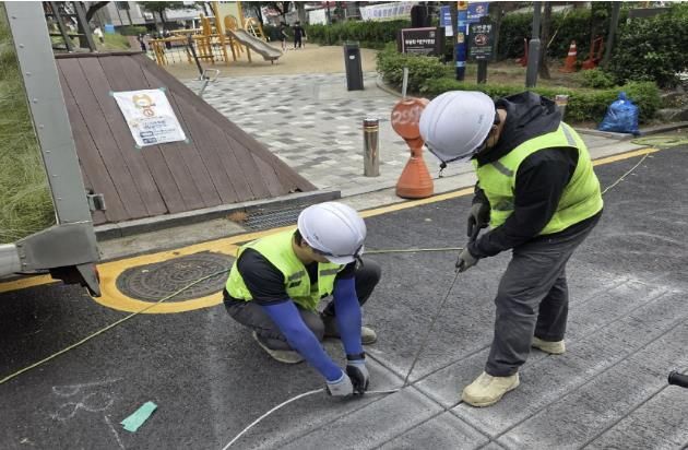 도로열선 설치 작업 모습
