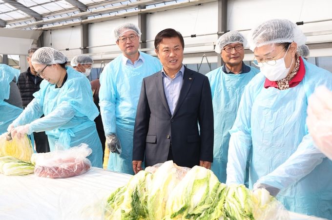 스마트팜 체험관서 ‘김장 체험’
