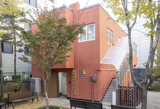 ‘백석경로당’ 리모델링 후 건물 정면 사진