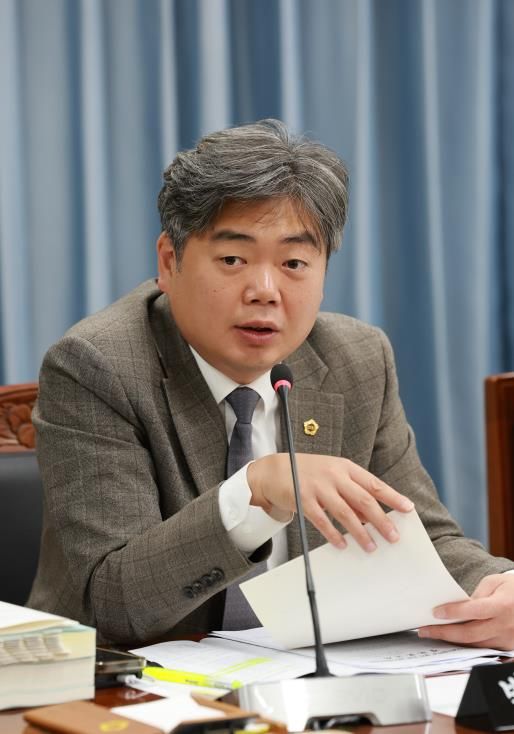 행정사무감사 중인 박원종 전남도의원