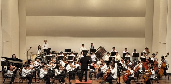 (재)포항문화재단(대표이사 이상모)은 지난 19일 저녁 포항시청 대잠홀에서 열린 ‘꿈의 오케스트라 포항’의 2025 정기연주회 ‘바다의 꿈’을 개최했다.