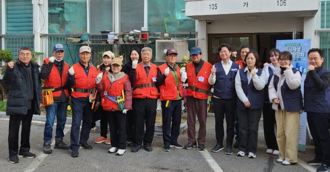 청주시 금천동 주민들, 취약계층 주거환경 개선 봉사