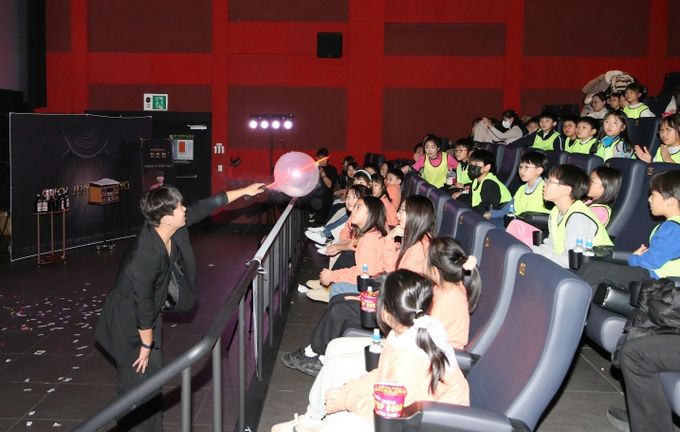 용산구 “꿈 같은 시간”…‘용산키움매직쇼’ 성황