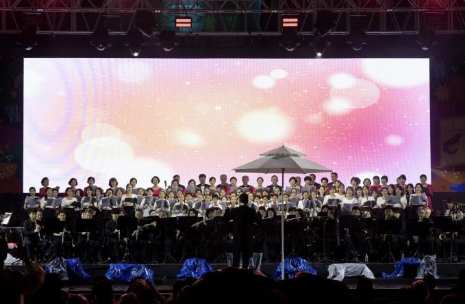 박강수 마포구청장이 와우산 산책로 신설사업 주민설명회에 참석해 인사말을 전하고 있다.