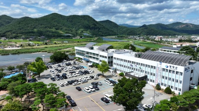 영덕군청 전경.