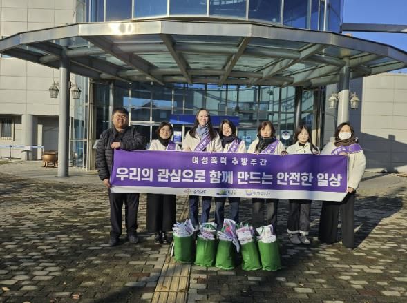 예산통합상담소·예산군·예산경찰서 합동 거리 캠페인 진행 모습