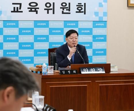 김정희 전남도의회 교육위원장 전라남도교육청 대상 행정사무감사 질의