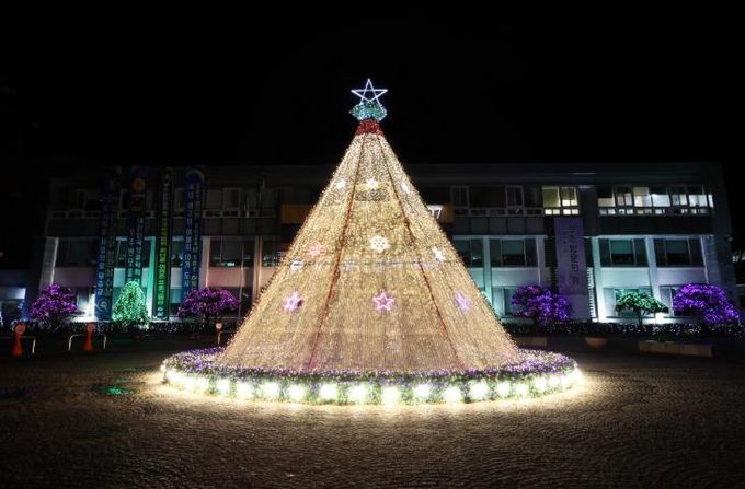 무주군청 앞 대형 성탄 조형물 점등