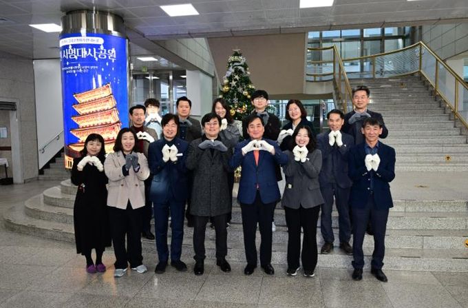 희망의 불 밝힌 김천시청 성탄트리