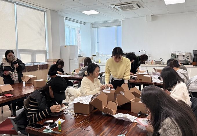 제11회 원데이클래스 ‘글라스아트 벽등 만들기’ 강좌 진행모습