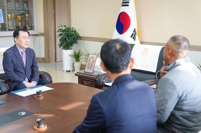 부여 자택 화재 피해 학생 복구 지원금 전달