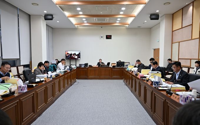 완주군의회 예결특위, 2026년도 예산안 본격 심의