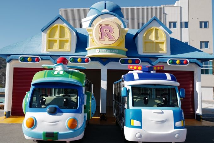 헬리폴리 가족출동대 차량