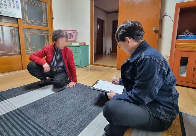 기초생활 수급자 가정 방문 사진