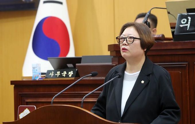 서산시의회 가선숙 의원이 12월 17일, 제310회 서산시의회 제2차 정례회 제3차 본회의에서 ‘서산IC·해미IC 노면 색깔 유도선 도입’을 주제로 5분 자유발언을 진행했다.