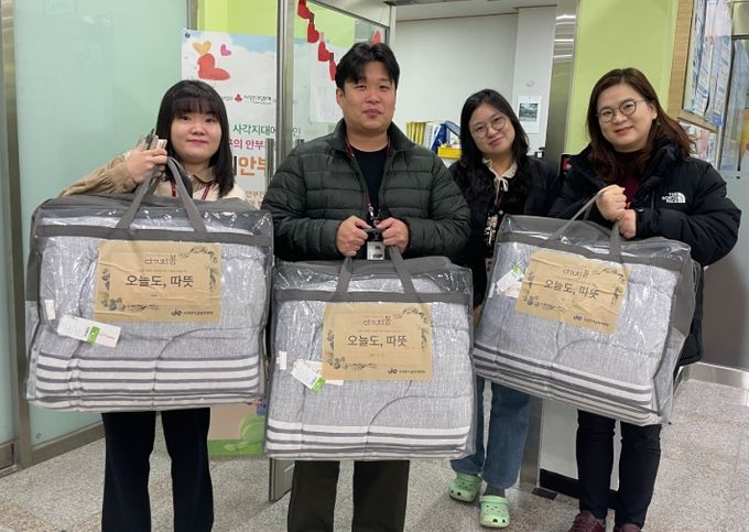 ‘교육복지 꾸러미(이불 중심)’ 전달