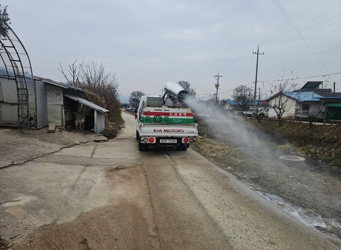 인접 지역 AI 확진에 차단방역 총력