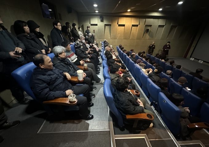 붉은 빛깔 무지개 시사회 개최