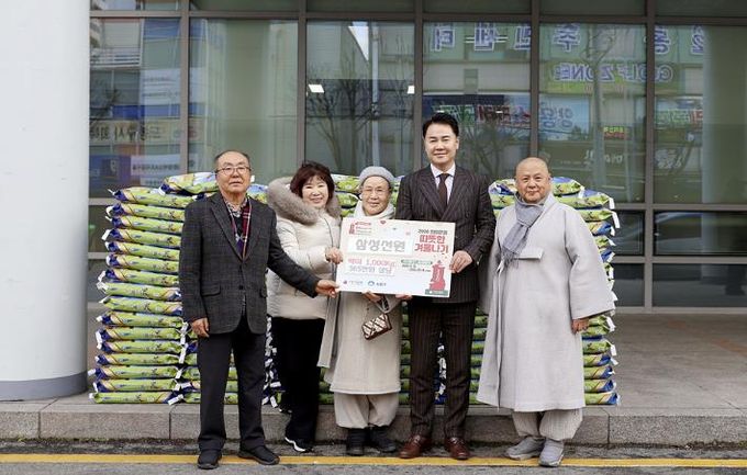 도봉구는 지난 12월 19일 한국불교태고종 삼성선원으로부터 백미 1,000kg을 후원받았다