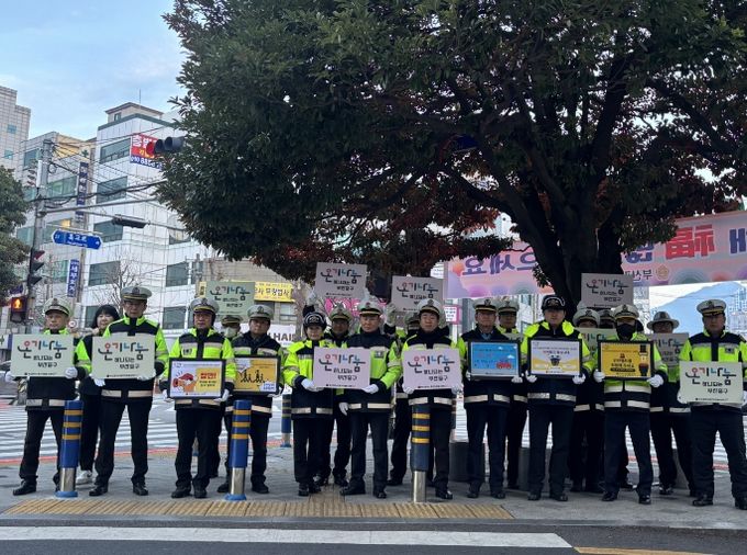 부산지부 중부지회, ‘연말 온기나눔 교통캠페인’