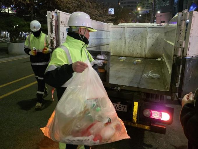쓰레기 수거 모습
