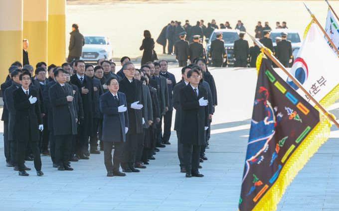 이장우 시장, 병오년 새해 첫날 현충원 참배