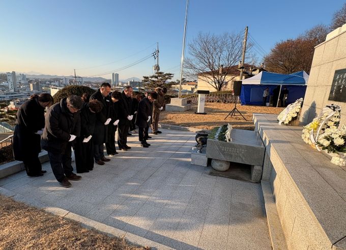 충혼탑 참배·일반직공무원 임용장 수여·새해다짐식