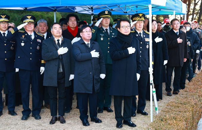 울진군 초매식과 충혼탑 참배