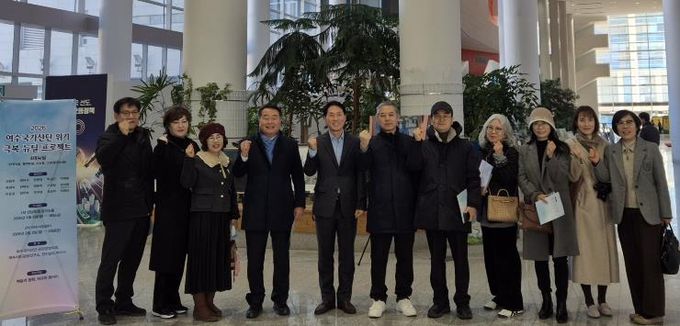 최무경 전남도의원, 여수국가산단 위기 극복 염원 담은 미술 전시회 참석