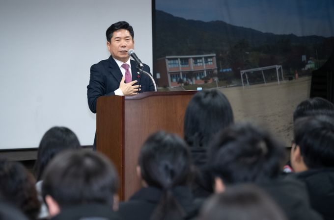 제천시장, 송학중학교 방문해 학생 대상 초청 강연