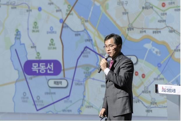 ‘2026년 신년인사회’에서 주요 정책을 발표중인 이기재 양천구청장