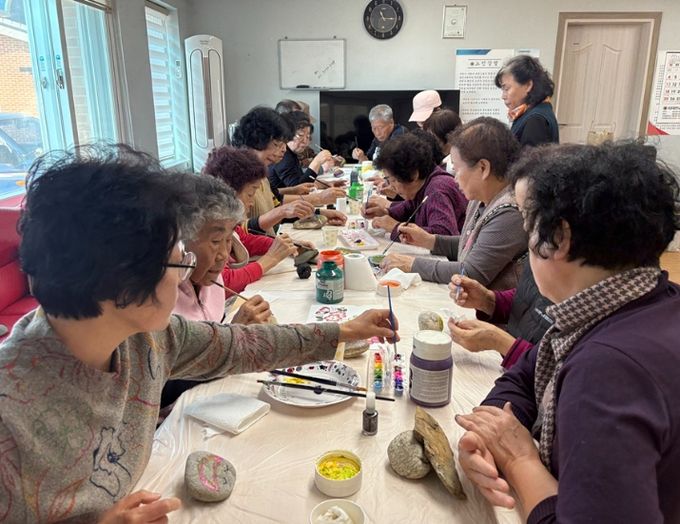 건강 증진 프로그램 '건강을 그리는 웃음' 운영