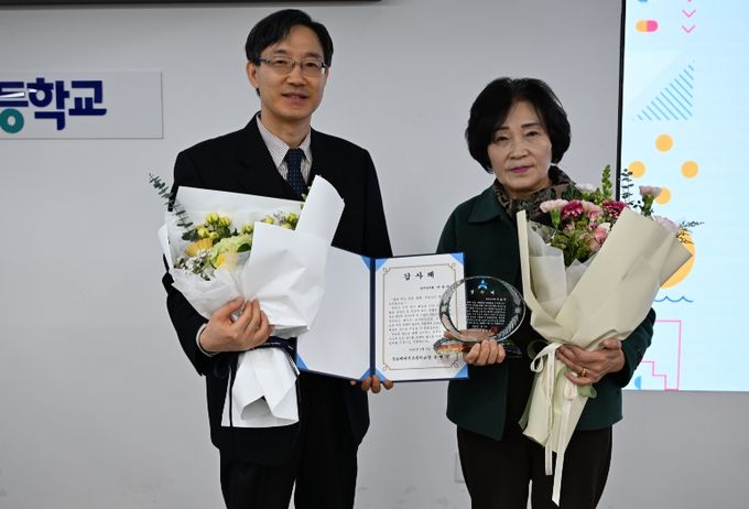 완주군의회 이순덕 운영위원장, 수소에너지고 감사패 수상