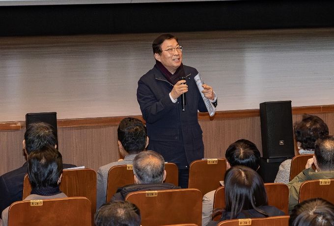 자양1동 799번지 모아타운 관리계획수립(안) 주민설명회에 참석한 김경호 광진구청장