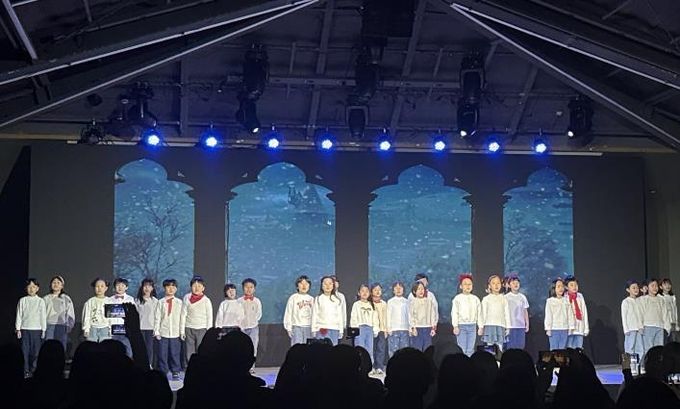 캠프에 참여한 학생들이 뮤지컬 공연을 선보이고 있다.