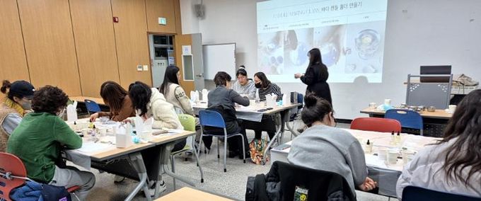 함안군립 칠원도서관 1월 일일 강좌 ‘바다캔들 만들기’ 성료